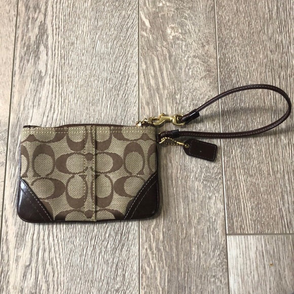 Small Classic Coach Wristlet - Picture 4 of 7